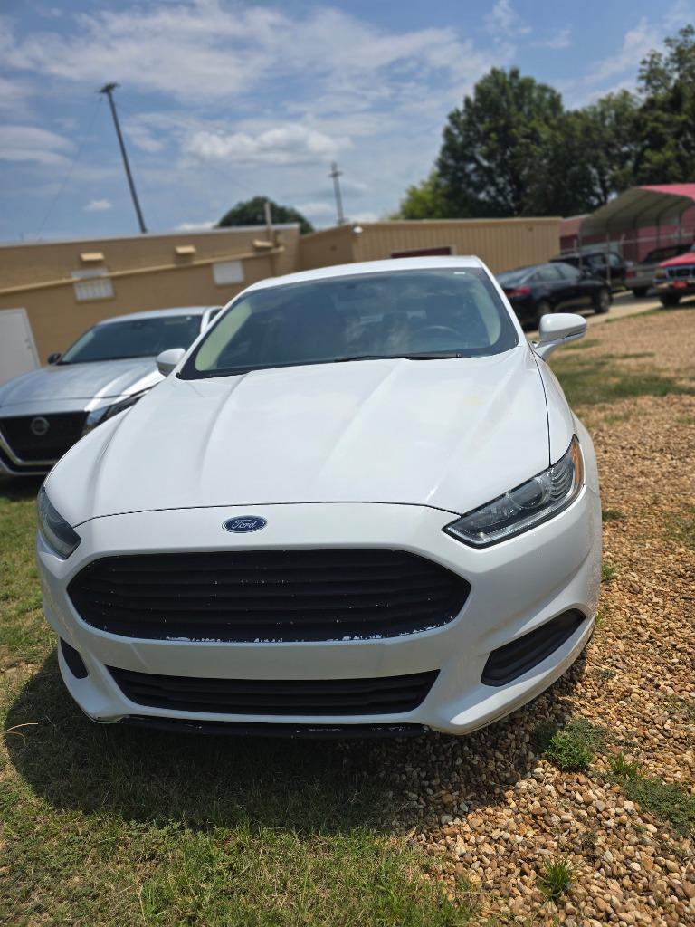 2016 Ford Fusion SE's photo